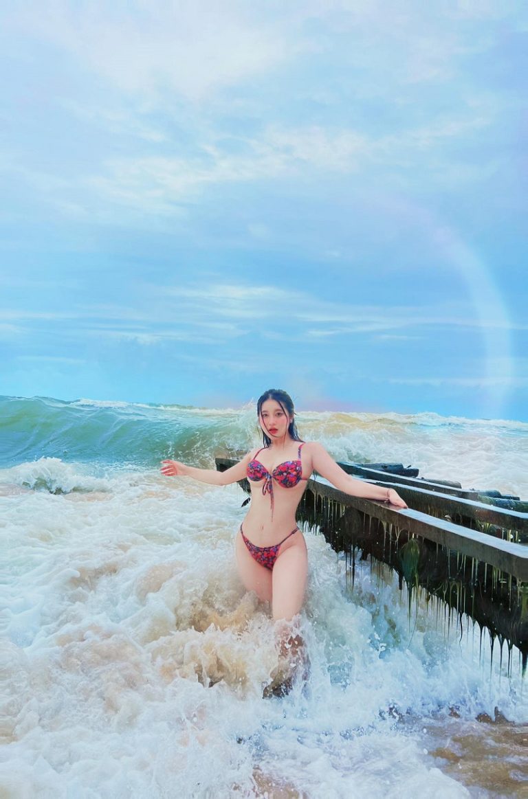 bui-hong-anh-bikini-13