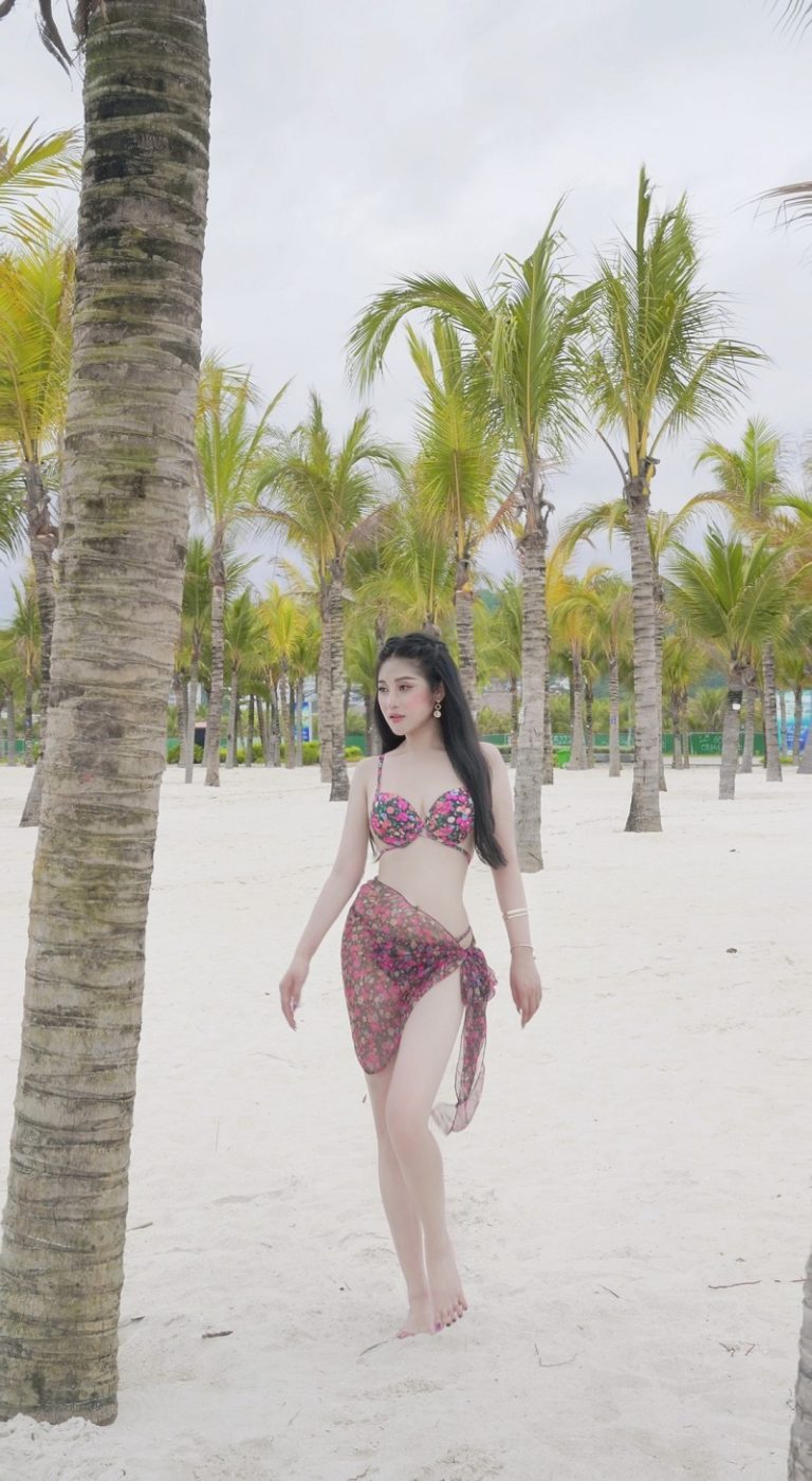 bui-hong-anh-bikini-9