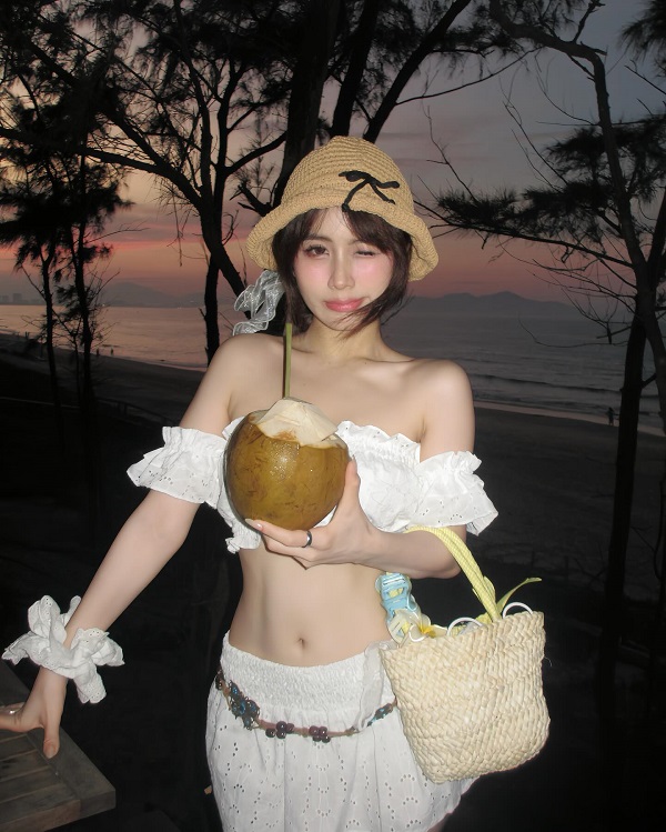 tiktoker-linh-tit-bikini-10