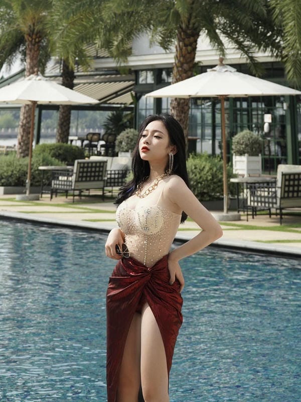 Ảnh hot hoàng nguyễn linh chi 29